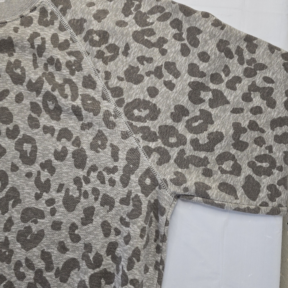 Old Navy Sweatshirt Gray Fleece Snow Leopard Long Sleeve Fleece Pullover XL - Picture 8 of 13